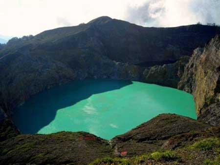 دریاچه های سه رنگ اندونزیایی,اندونزی