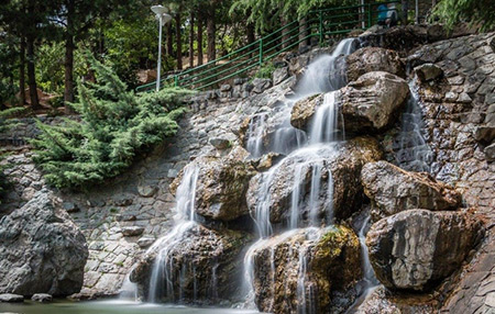 پارک جمشیدیه,آبشار سنگی پارک جمشیدیه, آب نما سنگی پارک جمشیدیه
