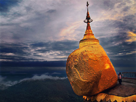 معبد Kyaikhtiyo,عجایب گردشگری,جاذبه های گردشگری جهان