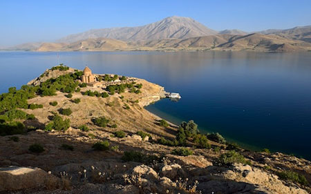دریاچه وان,مهم‌ترین جاذبه گردشگری وان,بزرگترین دریاچه ترکیه