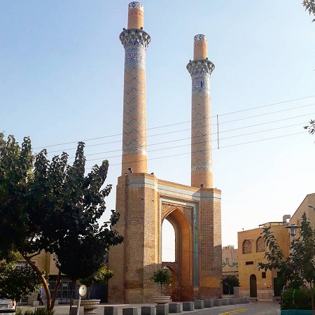مکان های گردشگری در نزدیک مناره ی دارالضیافه, کاشی کاری مناره‌ های دارالضیافه, آدرس مناره دارالضیافه