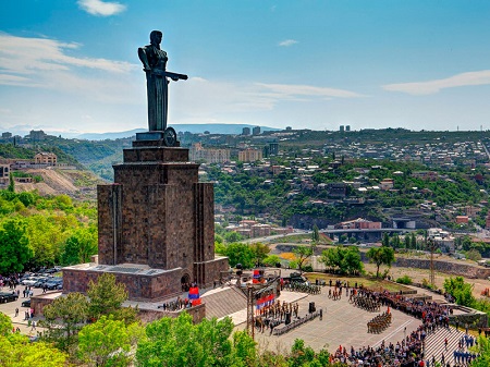 ابعاد مجسمه مادر ارمنستان, تصاویر مجسمه مادر ارمنستان, پارک پیروزی ایروان