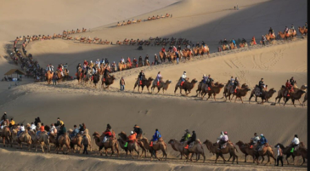 سفر به دونهوانگ, شترسواری در بیابان گبی