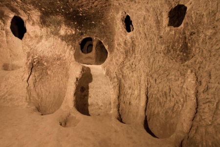 گشت و گذار در تونل‌های مخفی درینکویو