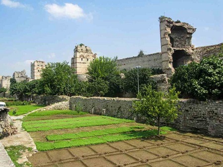 دیوارهای بلاکرنه, دیوار دفاعی قسطنطنیه, دیوار های قسطنطنیه