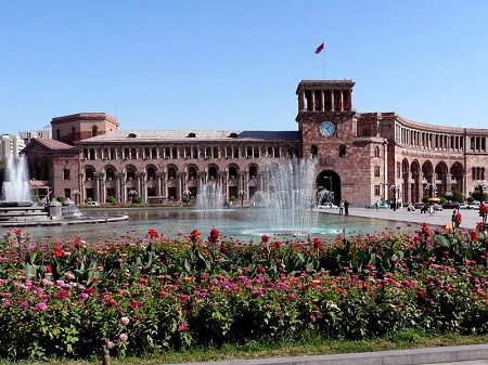 سبک معماری میدان جمهوری, میدان جمهوری ایروان, میدان جمهوری ایروان کجاست