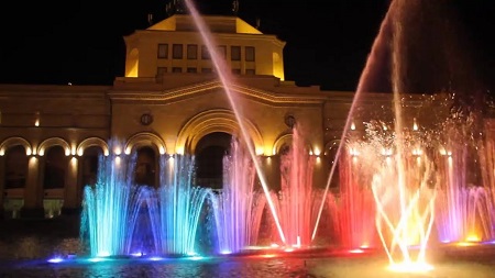تاریخچه میدان جمهوری ایروان, بناهای دیدنی میدان جمهوری ایروان, فواره های موزیکال میدان جمهوری