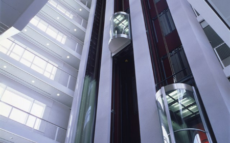 تفاوت بالابر هیدرولیکی با بالابر برقی, آسانسور هیدرولیک