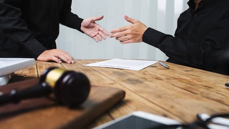 وکیل کیفری چه وظایف و مسئولیت هایی دارد, اطلاعات کامل وکیل کیفری در حیطه جرایم کیفری 