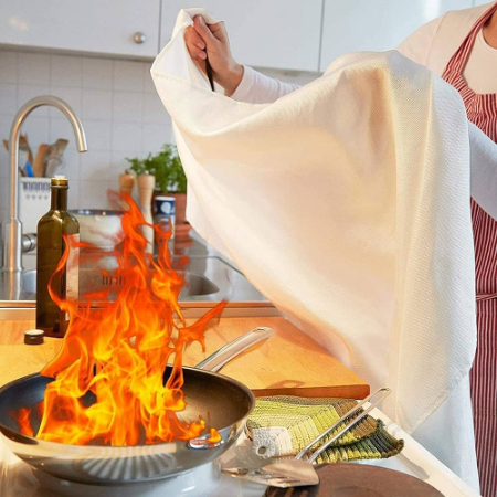 استفاده از پتو اطفا حریق برای حریق‌های کوچک و قابل کنترل است