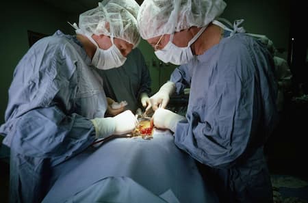 جراح مغز و اعصاب, جراح مغز و اعصاب پنجه طلا,  انجام عمل های پیچیده توسط جراح مغز و اعصاب 