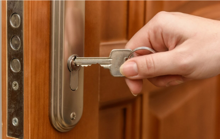 زبانه قفل گیر کرده, قفل درب باز نمیشه