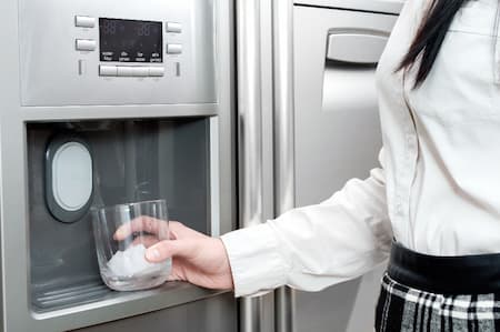 مراحل تعمیر و تعویض پدال آبسردکن , راهکارهای تعمیر پدال آبسردکن یخچال , مشکل نیامدن آب از آبریز یخچال