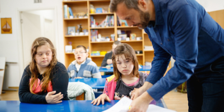 معلم کودکان خاص, حقوق معلم کودکان خاص