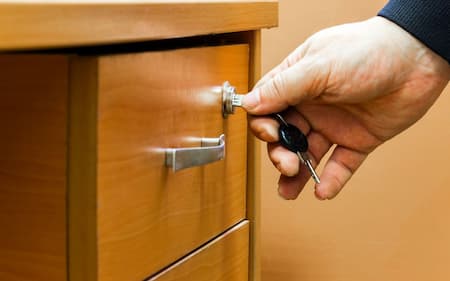 انواع قفل کمد, معایب قفل های مکانیکی, قفل کمد