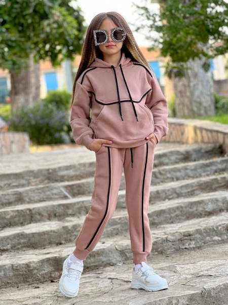 شیک ترین ست لباس اسپرت دخترانه برای پاییز عکس های جدید ست لباس اسپرت دخترانه برای پاییز