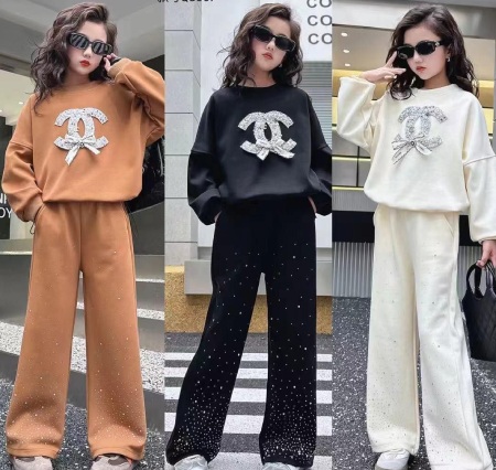 تصاویر ست لباس اسپرت دخترانه برای پاییز ست لباس اسپرت دخترانه برای پاییز