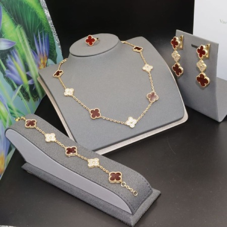 شیک ترین مدل سرویس طلا مستر کوالیتی ون کلیف