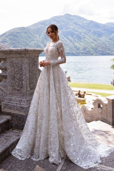 لباس عروس مدل کلاسیک برای عروس های قد بلند