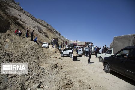 عکس خبری،شیوه عجیب برای جلوگیری از عبور مسافران در خوزستان عکس خبری،شیوه عجیب برای جلوگیری از عبور مسافران در خوزستان