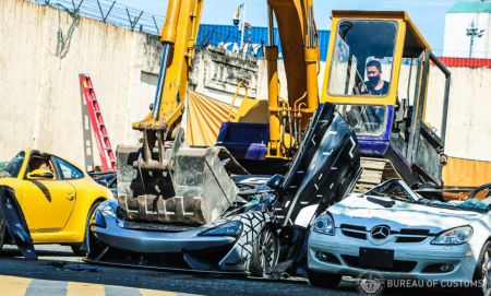 عملیات نابودسازی خودروهای لوکس قاچاق در فیلیپین،اخبار گوناگون،خبرهای گوناگون عملیات نابودسازی خودروهای لوکس قاچاق در فیلیپین،اخبار گوناگون،خبرهای گوناگون