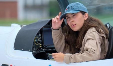  جوان‌ترین خلبان زن,اخبارگوناگون,خبرهای گوناگون 