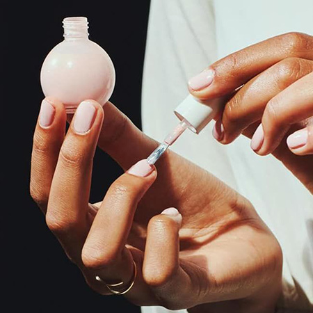 ترفندهای لاک زدن ناخن نکات جالب حین لاک زدن ناخن,نکاتی حین لاک زدن ناخن,نکته هایی هنگام لاک زدن