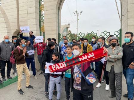 تجمع هواداران پدیده علیه حمیداوی ،اخبارورزشی ،خبرهای ورزشی تجمع هواداران پدیده علیه حمیداوی ,اخبار ورزشی ,خبرهای ورزشی