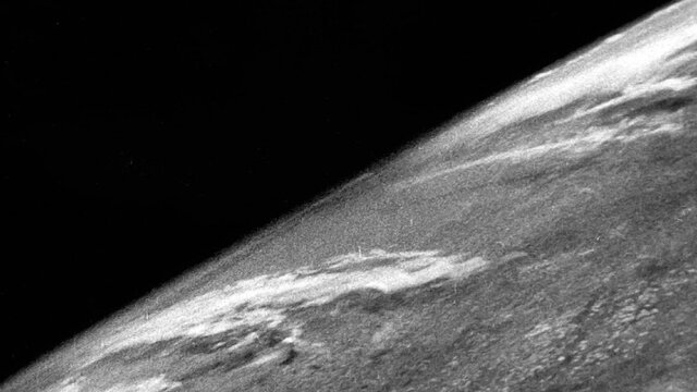  اولین تصویر زمین از فضا ,اخبار علمی ,خبرهای علمی 