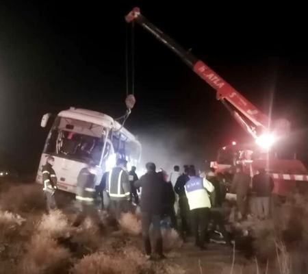 واژگونی اتوبوس اصفهان - بندر عباس،اخبار حوادث،خبرهای حوادث واژگونی اتوبوس اصفهان - بندر عباس،اخبار حوادث،خبرهای حوادث