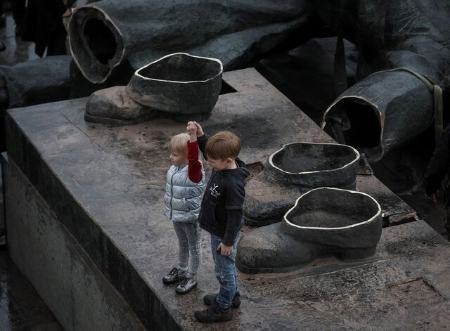  مجسمه سرنگون شده در کی‌یف ,اخباربین الملل ,خبرهای بین الملل  