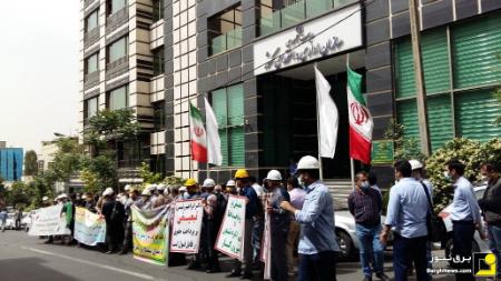 تجمع کلاه سفیدهای برق مقابل سازمان اداری و استخدامی،اخبار اقتصادی،خبرهای اقتصادی تجمع کلاه سفیدهای برق مقابل سازمان اداری و استخدامی،اخبار اقتصادی،خبرهای اقتصادی