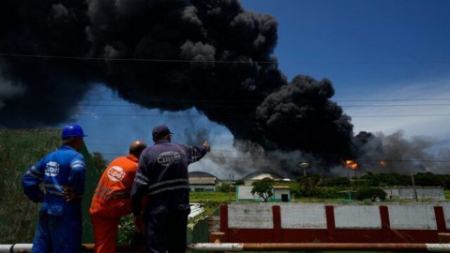 برخورد صاعقه به بزرگترین مخازن سوخت در کوبا،اخبار حوادث،خبرهای حوادث