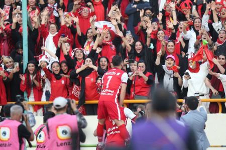 حضور بانوان در دیدار پرسپولیس و صنعت نفت،اخبار ورزشی،خبرهای ورزشی حضور بانوان در دیدار پرسپولیس و صنعت نفت،اخبار ورزشی،خبرهای ورزشی