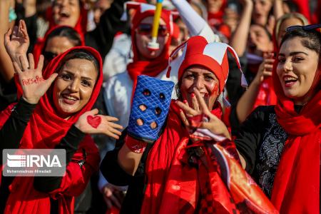 حضور بانوان در دیدار پرسپولیس و صنعت نفت،اخبار ورزشی،خبرهای ورزشی حضور بانوان در دیدار پرسپولیس و صنعت نفت،اخبار ورزشی،خبرهای ورزشی