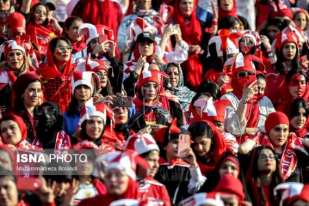 حضور بانوان در دیدار پرسپولیس و صنعت نفت،اخبار ورزشی،خبرهای ورزشی حضور بانوان در دیدار پرسپولیس و صنعت نفت،اخبار ورزشی،خبرهای ورزشی
