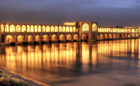 سی و سه پل جاهای گردشگری اصفهان,سی و سه پل