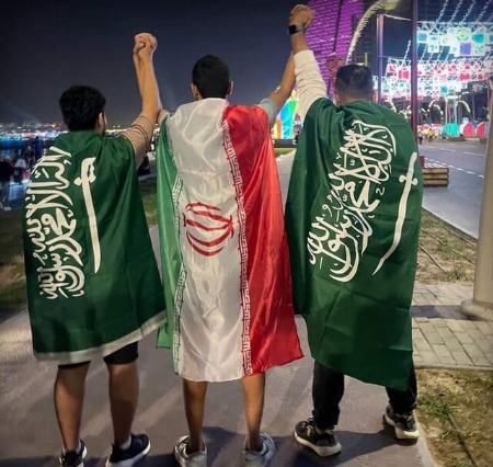 تصویری خاص از هواداران ایران و عربستان در قطر،اخبار ورزشی،خبرهای ورزشی