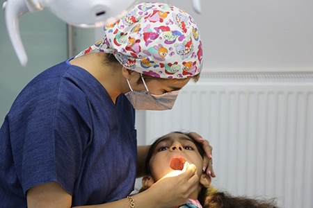 مشخصات بهترین متخصص دندانپزشکی اطفال و کودکان بهترین دندانپزشک اطفال و کودکان در شهریار, بهترین دندانپزشک اطفال در شهریار, بهترین دندانپزشک کودکان در شهریار