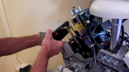 چگونه باتری آسانسور را تعویض کنیم راهنمای تعویض باتری آسانسور,تعویض باتری آسانسور,روش تعویض باتری آسانسور