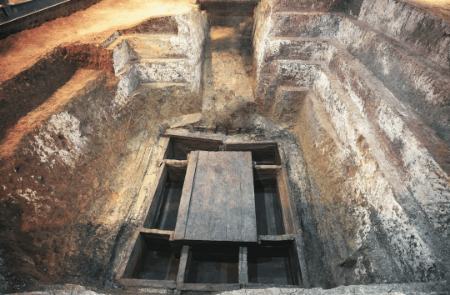 کشف «دُلمه‌های ۲ هزار ساله» در مقبرۀ اشراف زاده چینی