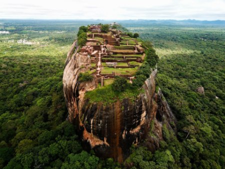 مهمترین جاذبه های گردشگری سریلانکا- قلعه صخره‌ای باستانی سیگیریا