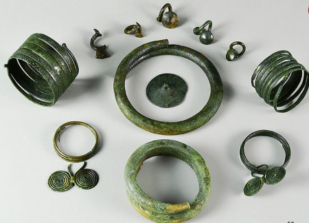   کشف زیورآلات فلزی باستانی,اخبارگوناگون,خبرهای گوناگون 