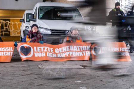 عکسهای جالب,عکسهای جذاب,تحصن خیابانی مخالفان استفاده از سوخت های فسیلی در شهر برلین آلمان