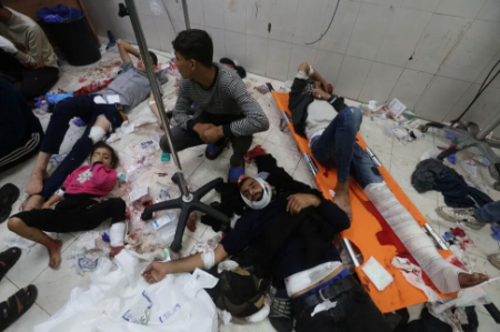 عکسهای جالب,عکسهای جذاب,مجروحان بمباران مدرسه ای در خان یونس نوار غزه در بیمارستان ناصر غزه