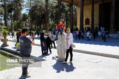 عکس خبری،مسافران نوروزی در کاخ چهلستون