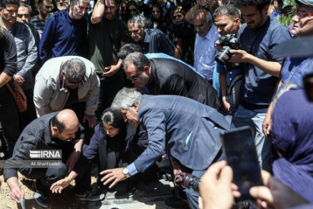 مراسم تشییع پیکر زری خوشکام ،اخبارفرهنگی,خبرهای فرهنگی مراسم تشییع پیکر زری خوشکام,اخبار فرهنگی,خبرهای فرهنگی