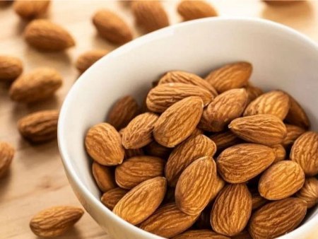 کاهش کلسترول خون با بادام درختی کاهش کلسترول خون با بادام درختی