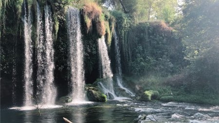آبشار هادریان