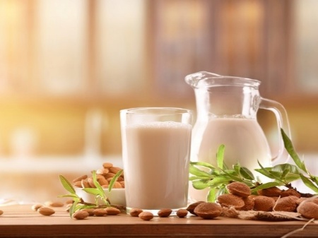 شیر بادام خواص شیر بادام